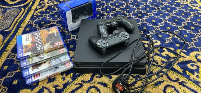 Playstation 4 Slim With 3 Controllers
