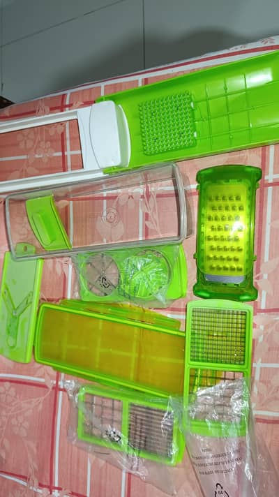multifunctional slicer cutter.