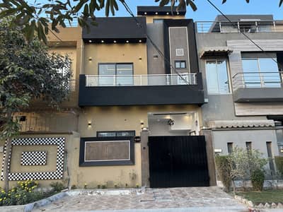3 Marla Facing Park Top Location House For Sale