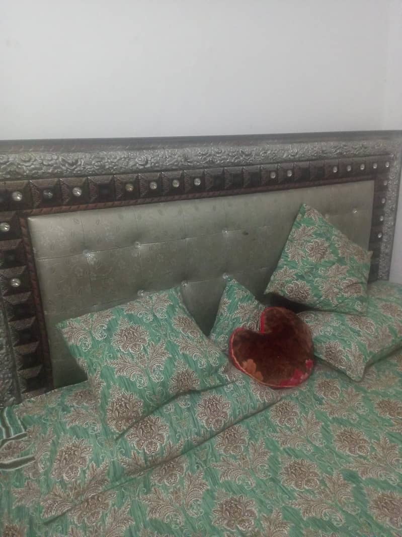 king size bed 0