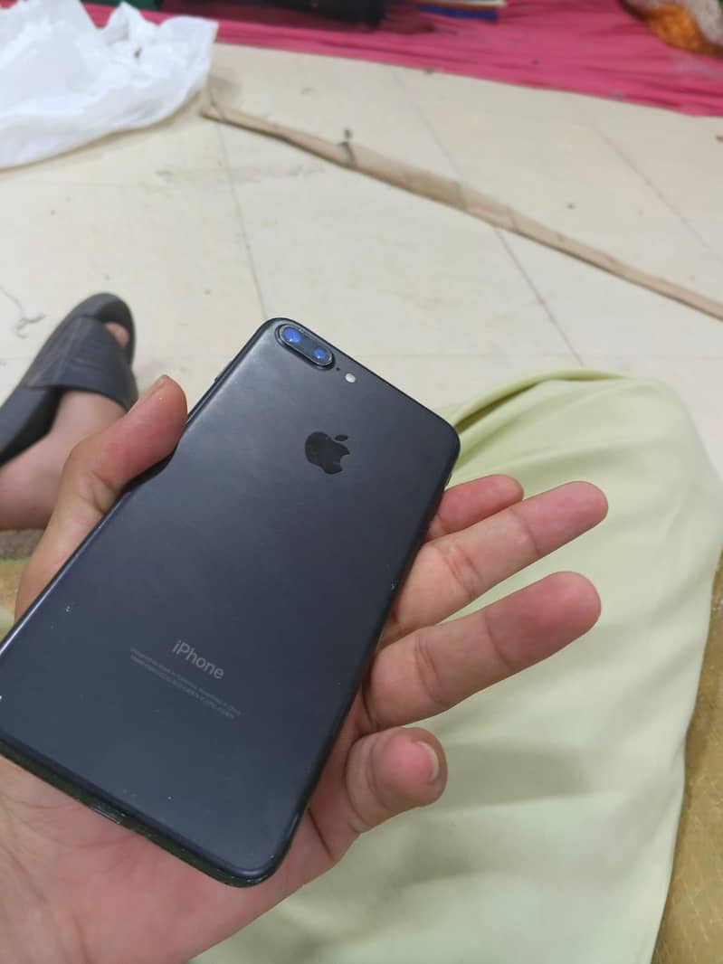 Apple iPhone 7 Plus 1