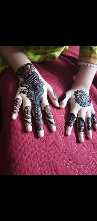 Mehandi artist available