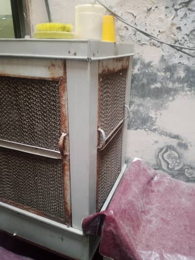 pas cooler ha DC kabli motor ha sirf base Maine surakh haa
