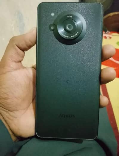 AQUOS R7