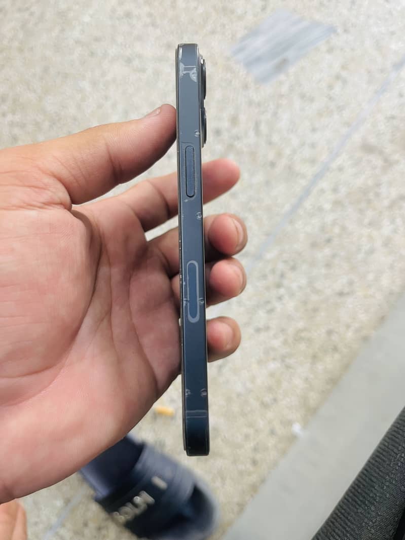 Apple iPhone 13 1