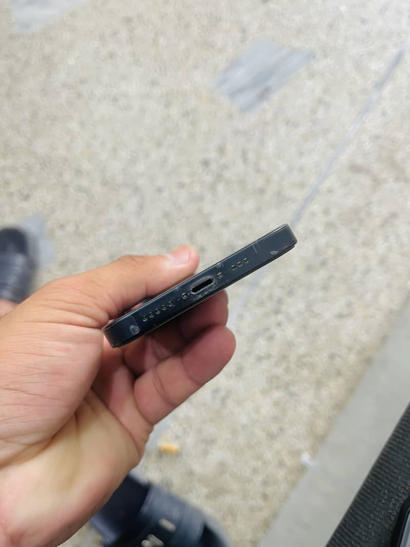 Apple iPhone 13 2