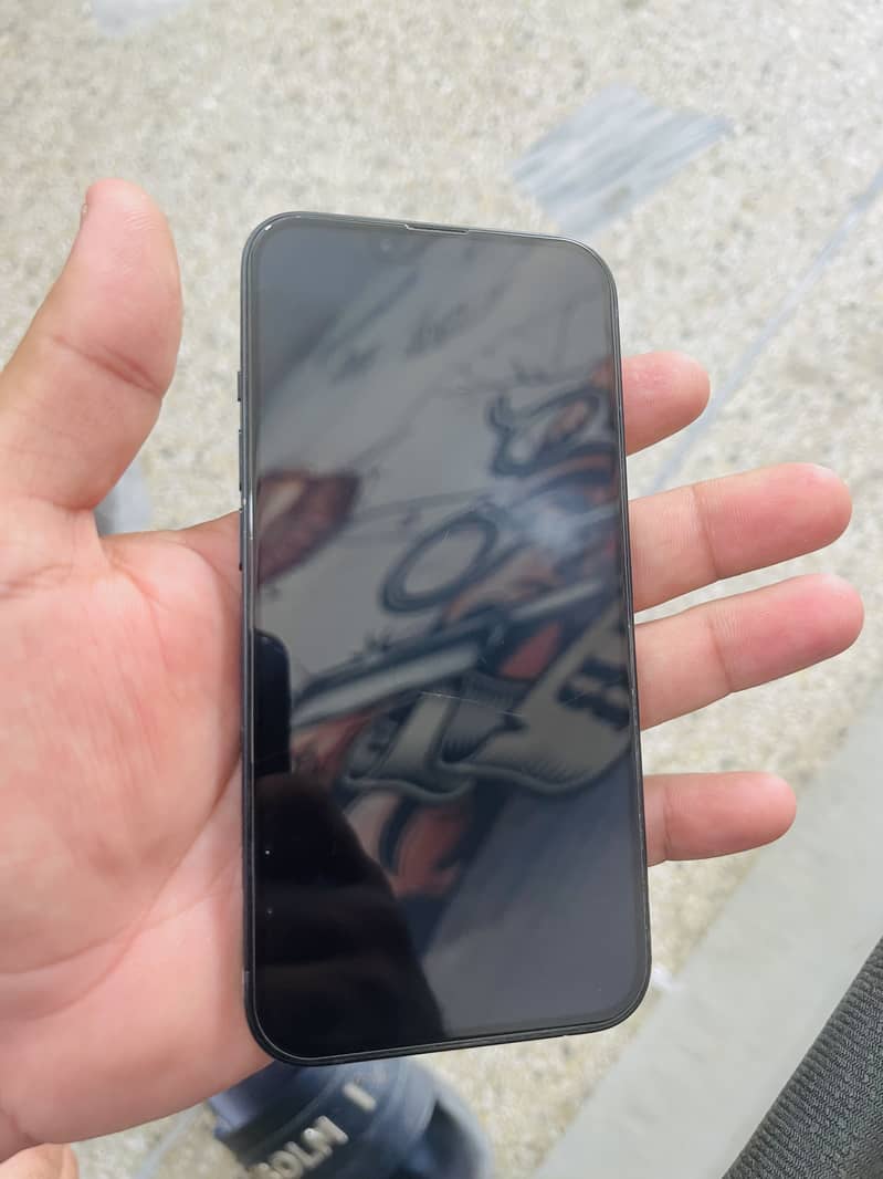 Apple iPhone 13 4