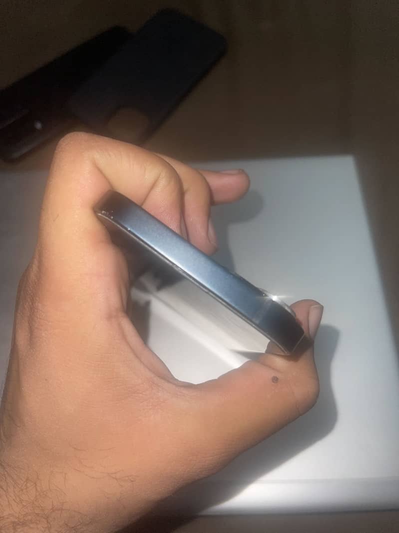 Apple iPhone 13 0