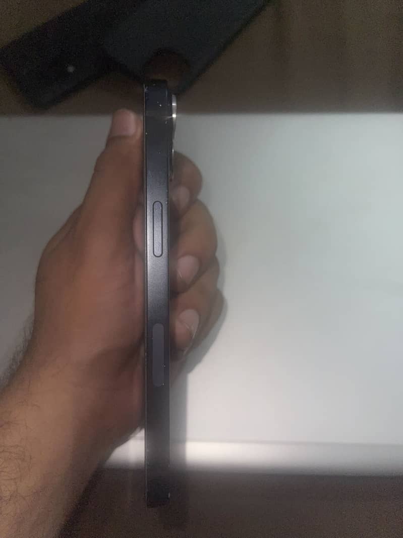 Apple iPhone 13 5