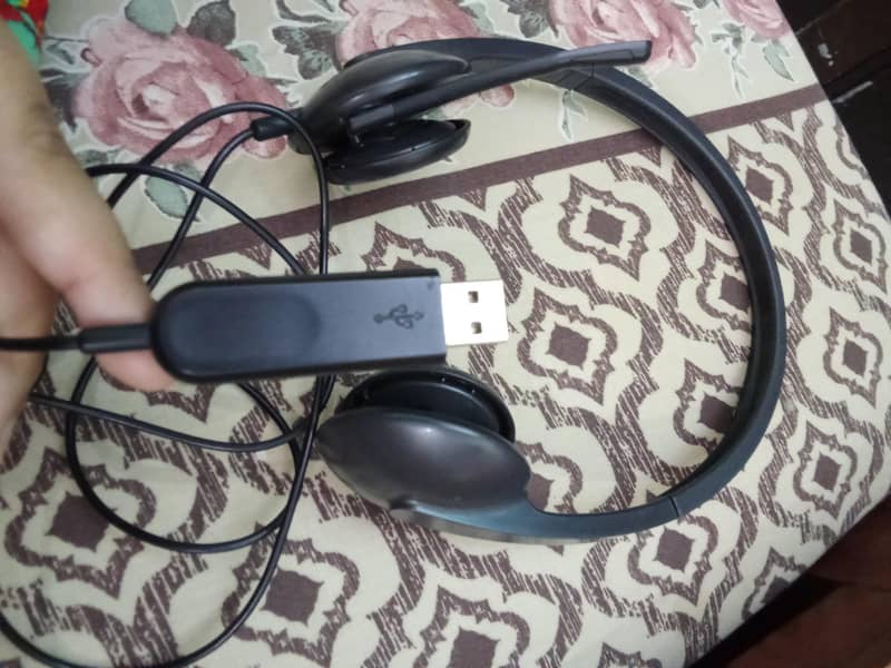Headgears by Logitech 1