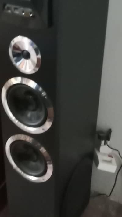 Audionic Tower woofer speekers