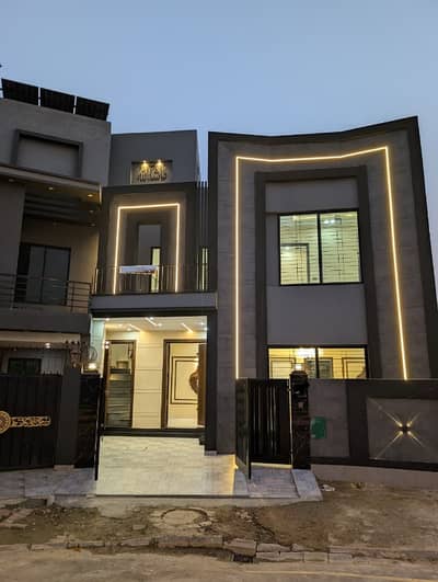 7.25 marla brand new house facing park for sale in bahria town Lahore