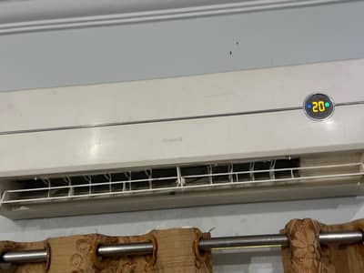 Gree, 1.0 Ton split Ac, with good condition, (12,000 BTU)