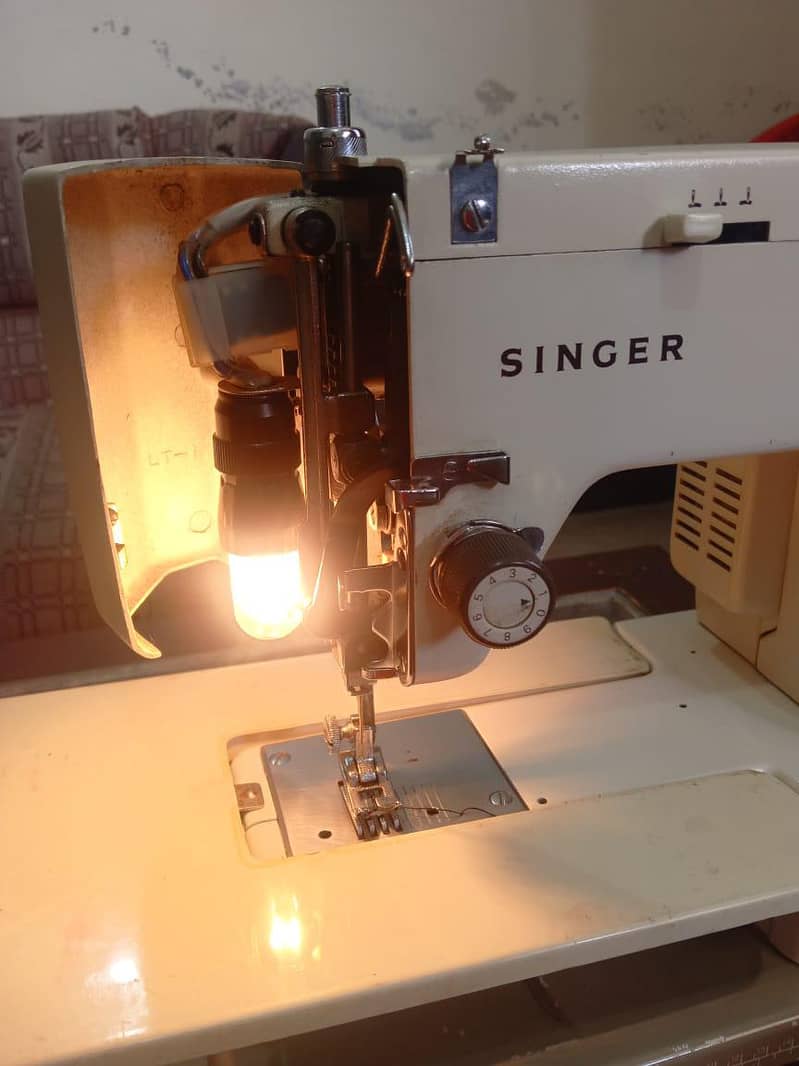 SEWING MACHINE 0