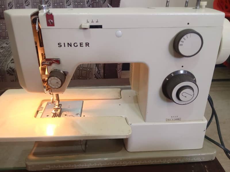 SEWING MACHINE 1