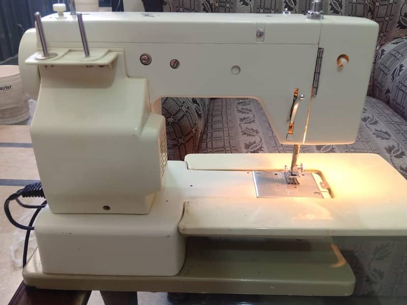 SEWING MACHINE 6