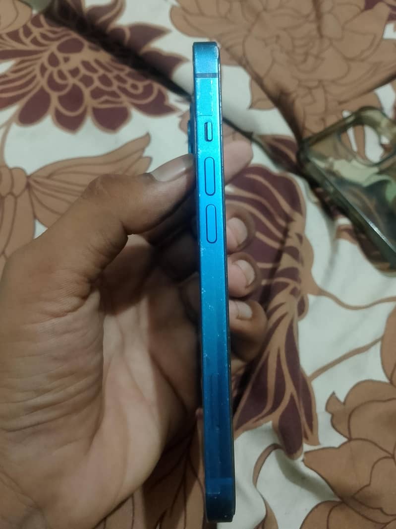 Apple iPhone 13 1