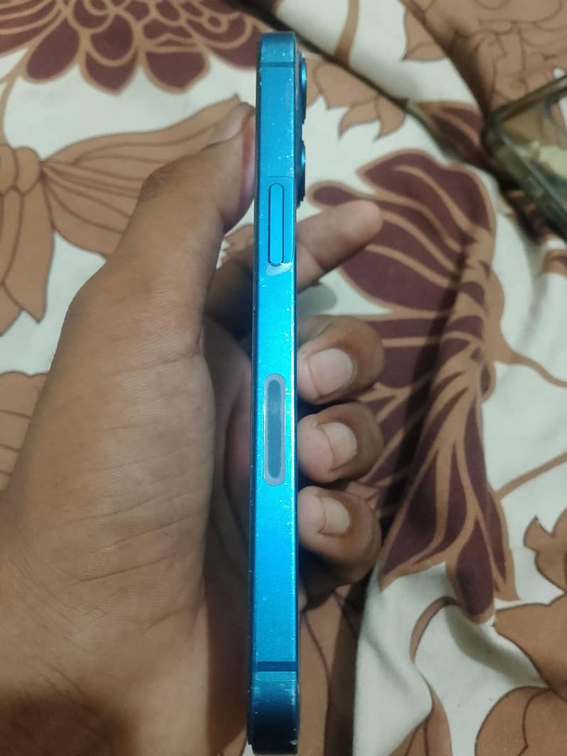 Apple iPhone 13 3