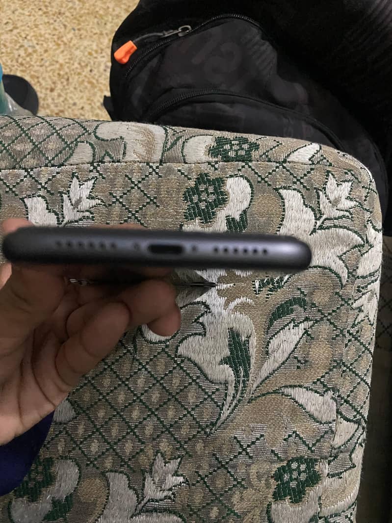 Apple iPhone 11 0