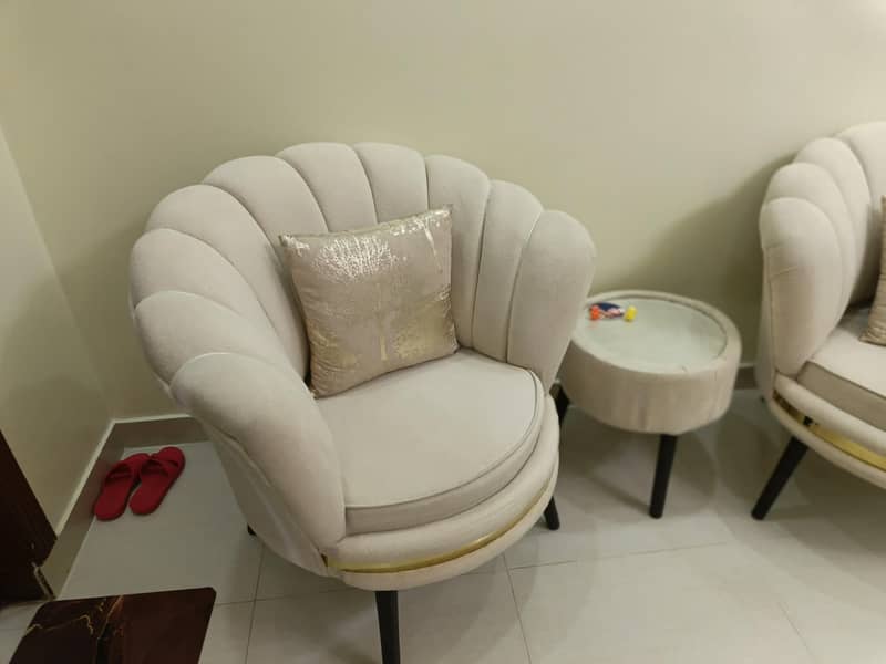 Coffee table and chairs 1