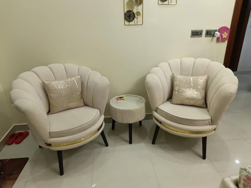 Coffee table and chairs 2
