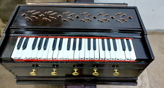 3 set bina indian harmonium Contact= ( 03714328470)