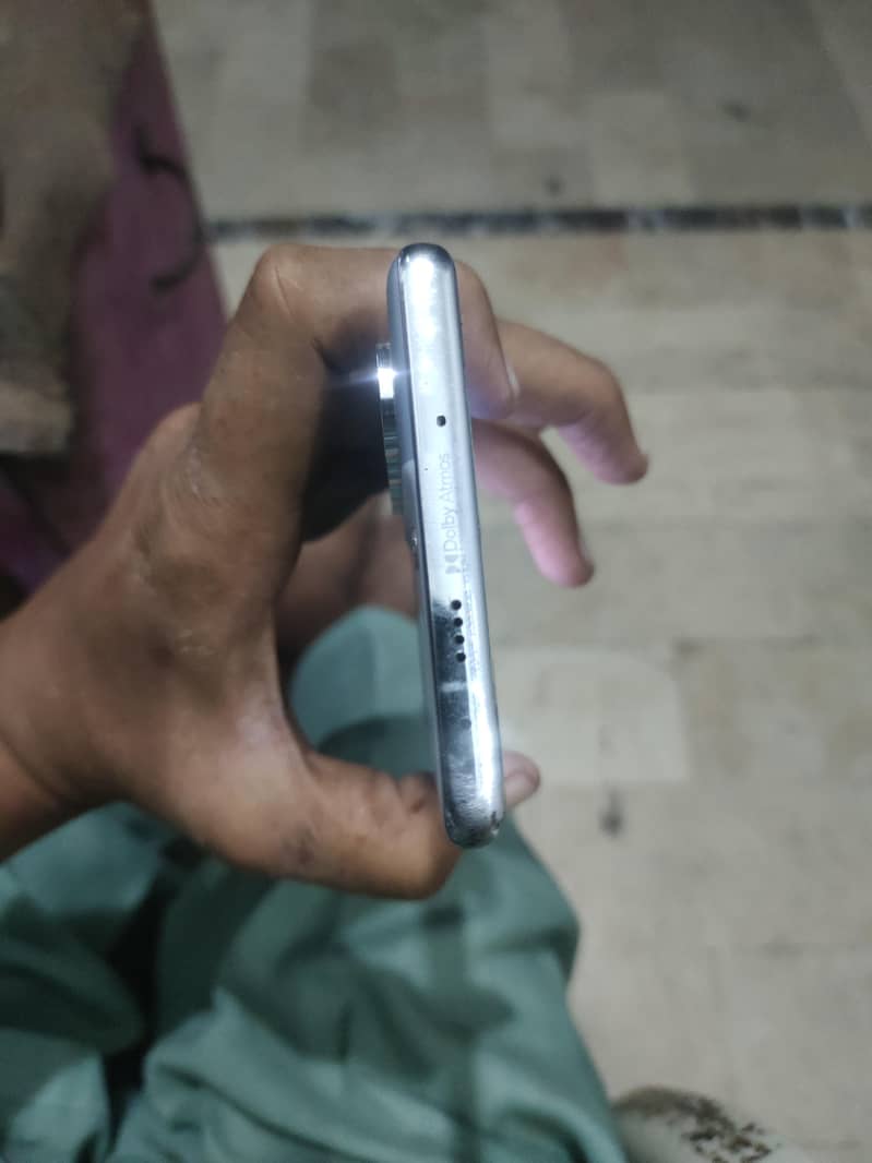 Tecno camon 40 pro 4
