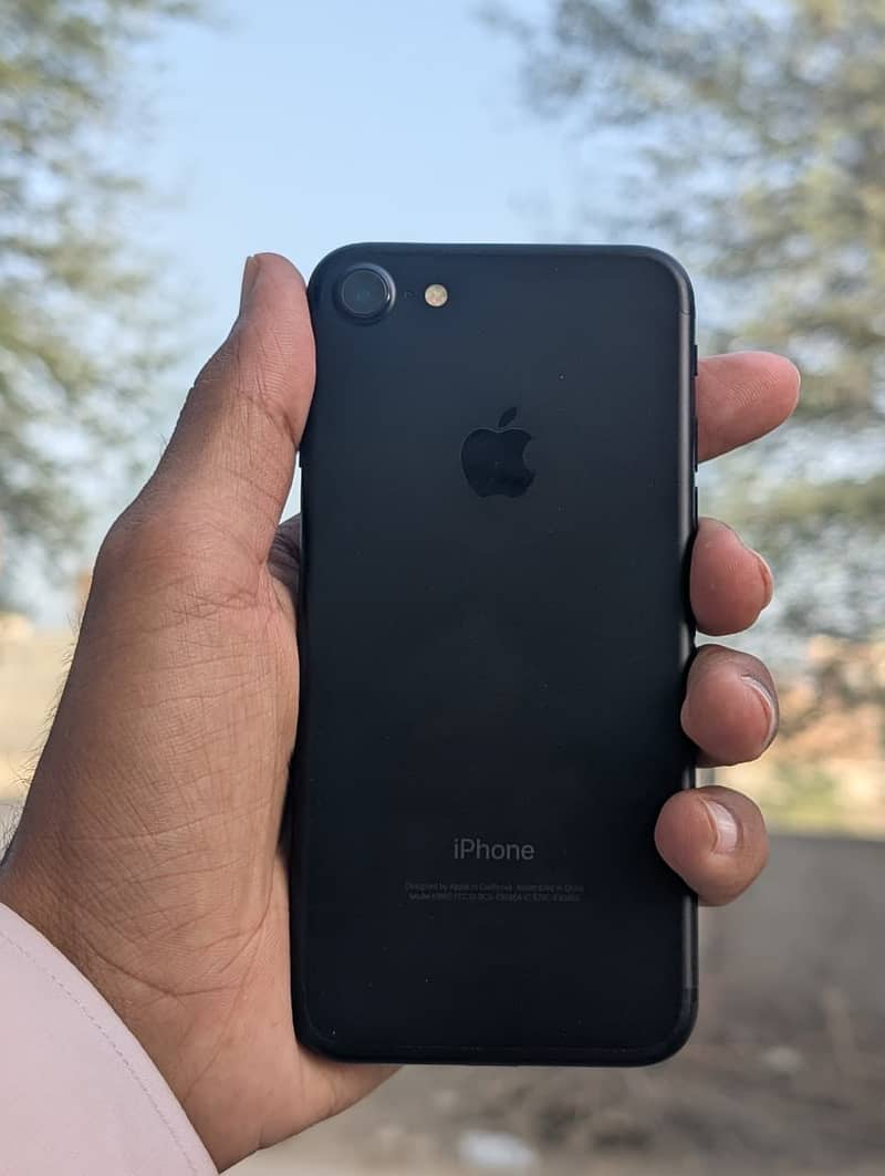 Apple iPhone 7 0