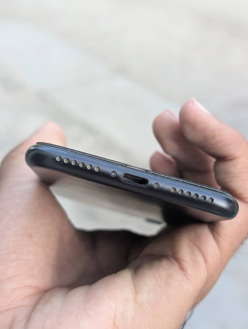 Apple iPhone 7 3