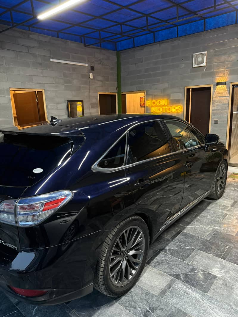 Lexus RX Series 2011 1