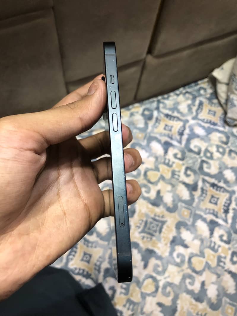 iPhone 13 3