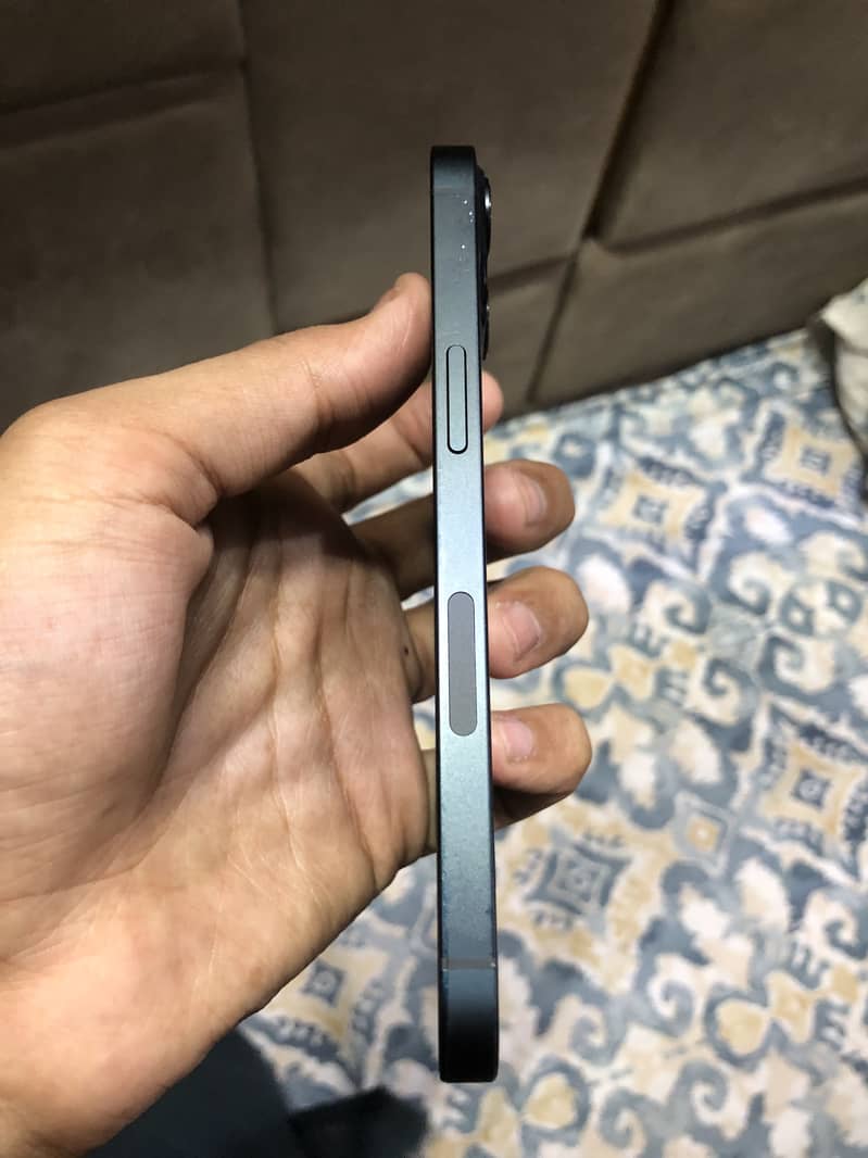 iPhone 13 6