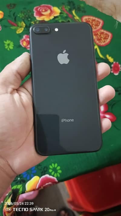 iphone 8 plus non pta 64gb. 03348057396is pe rabata kara