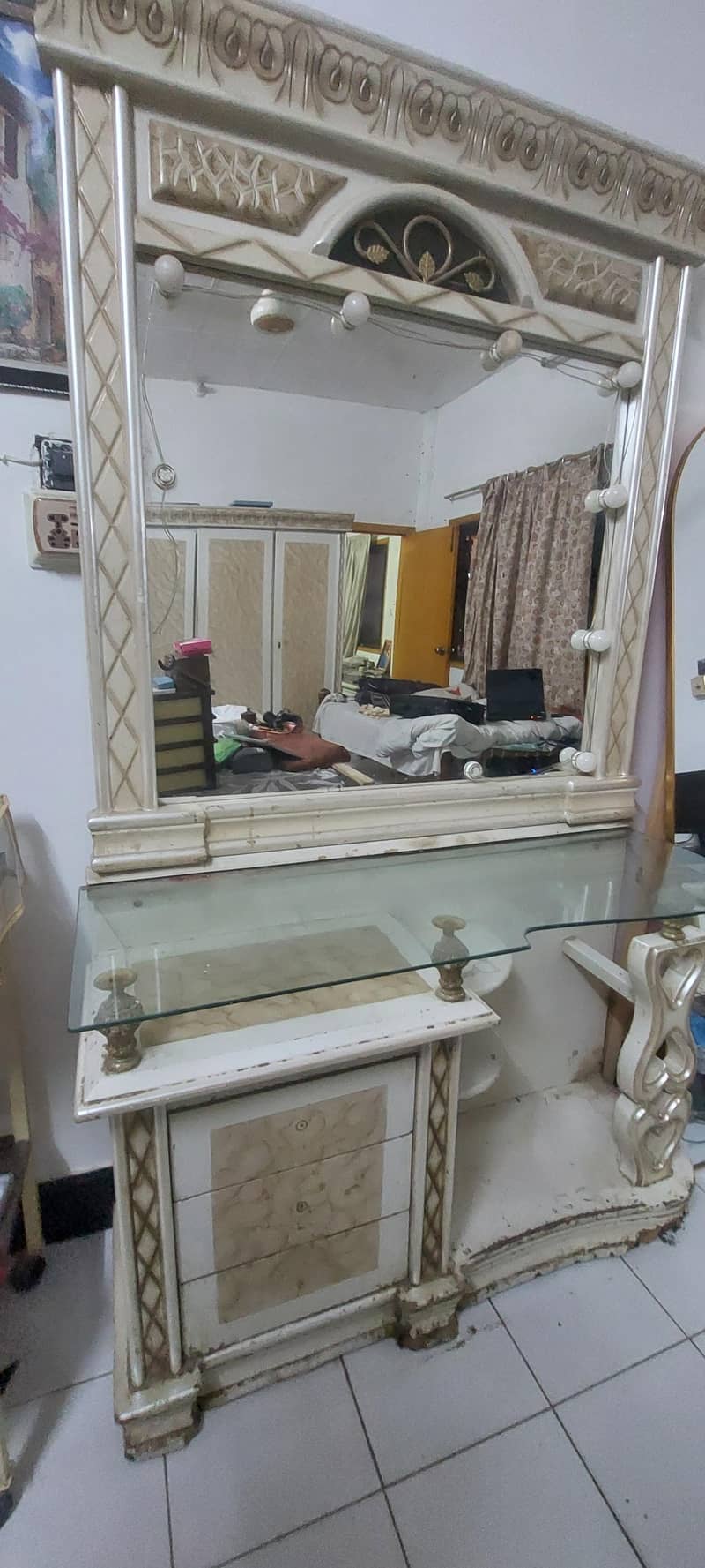 Dressing Table and Side Tables 4