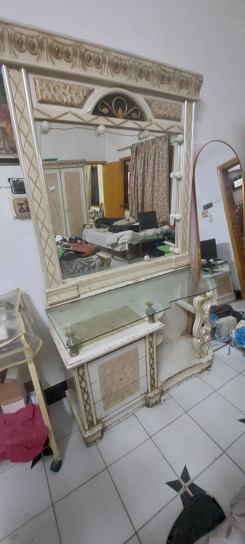 Dressing Table and Side Tables 5