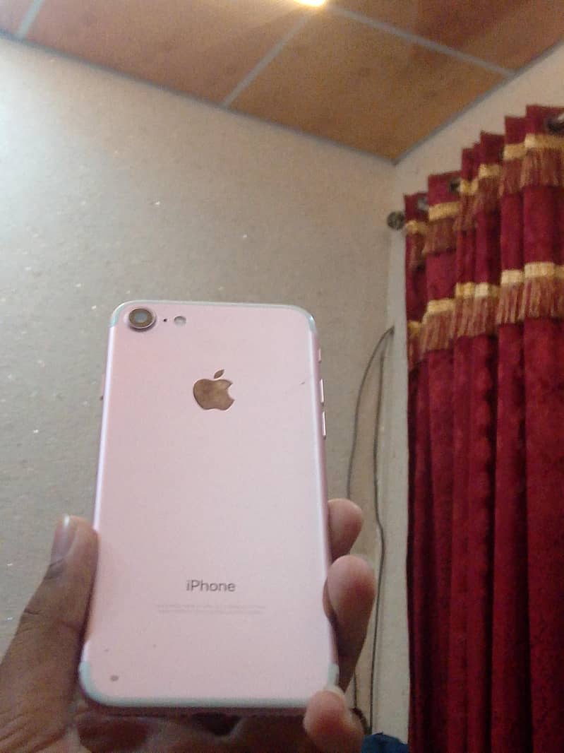 Apple iPhone 7 0
