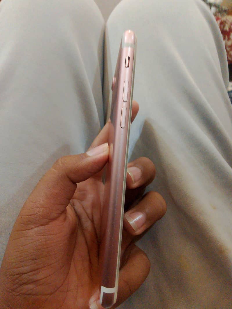 Apple iPhone 7 2