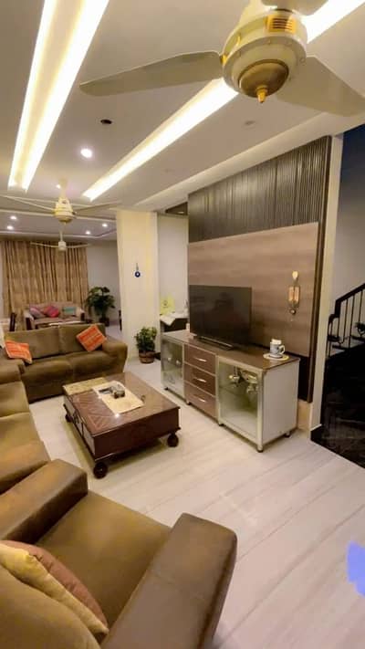 10 MARLA FULL HOUSE FOR SALE AT IDEAL LOCATION IN FAISAL TOWN.