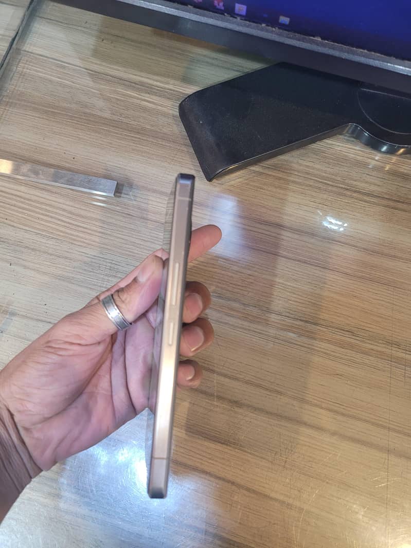 sharp aquos r7 2