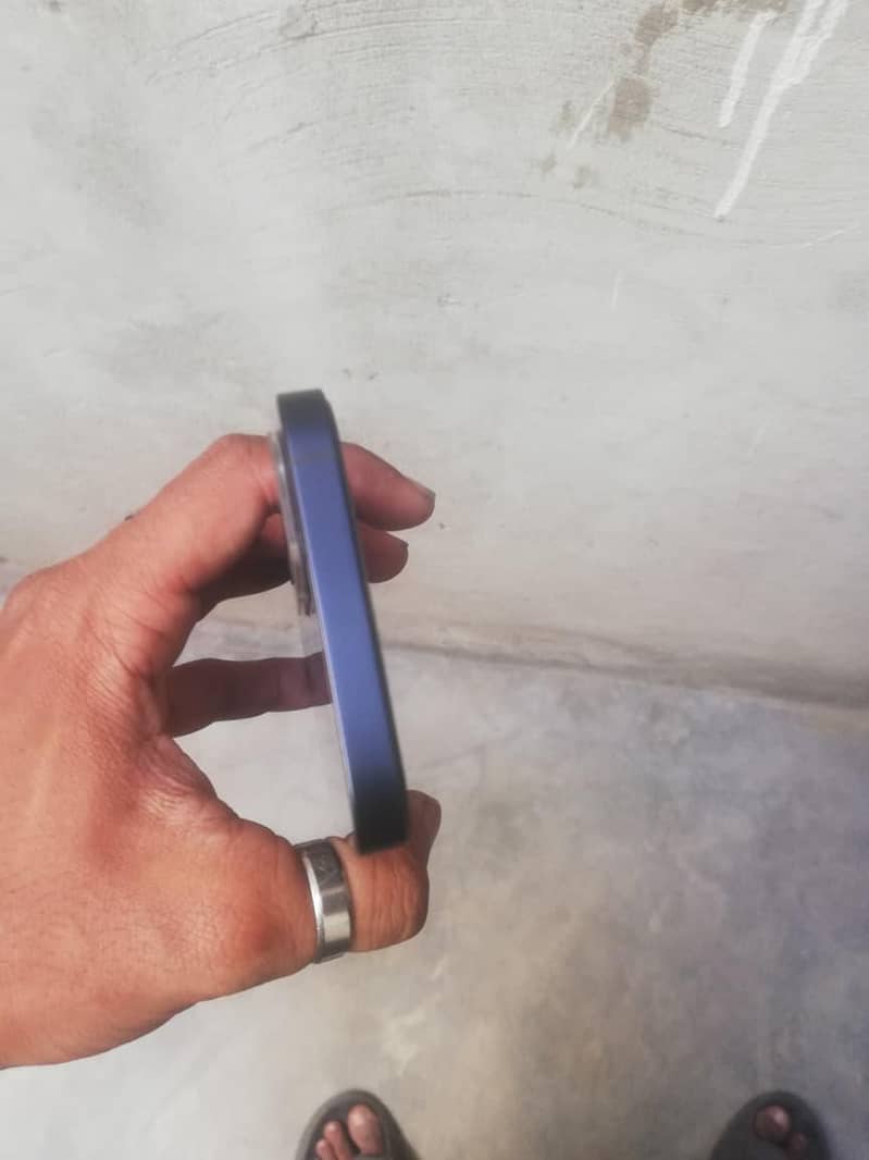 Apple iPhone 12 1