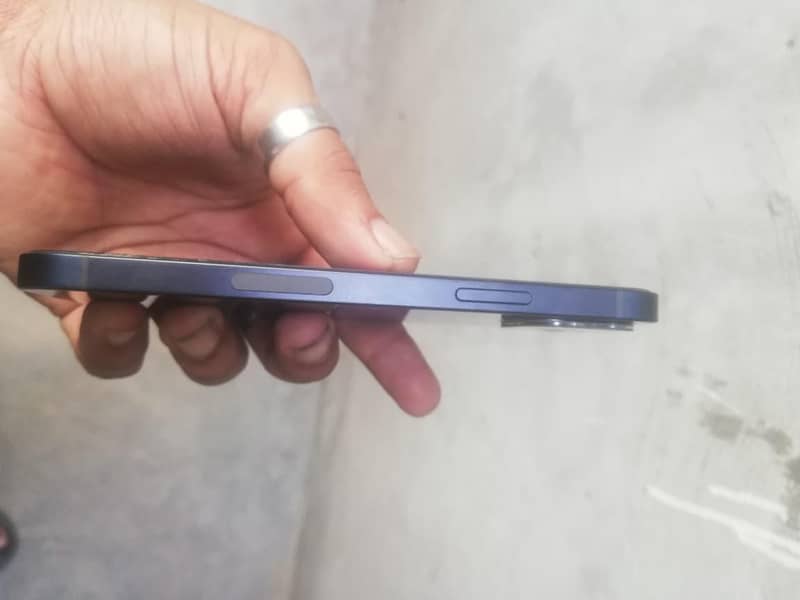 Apple iPhone 12 5