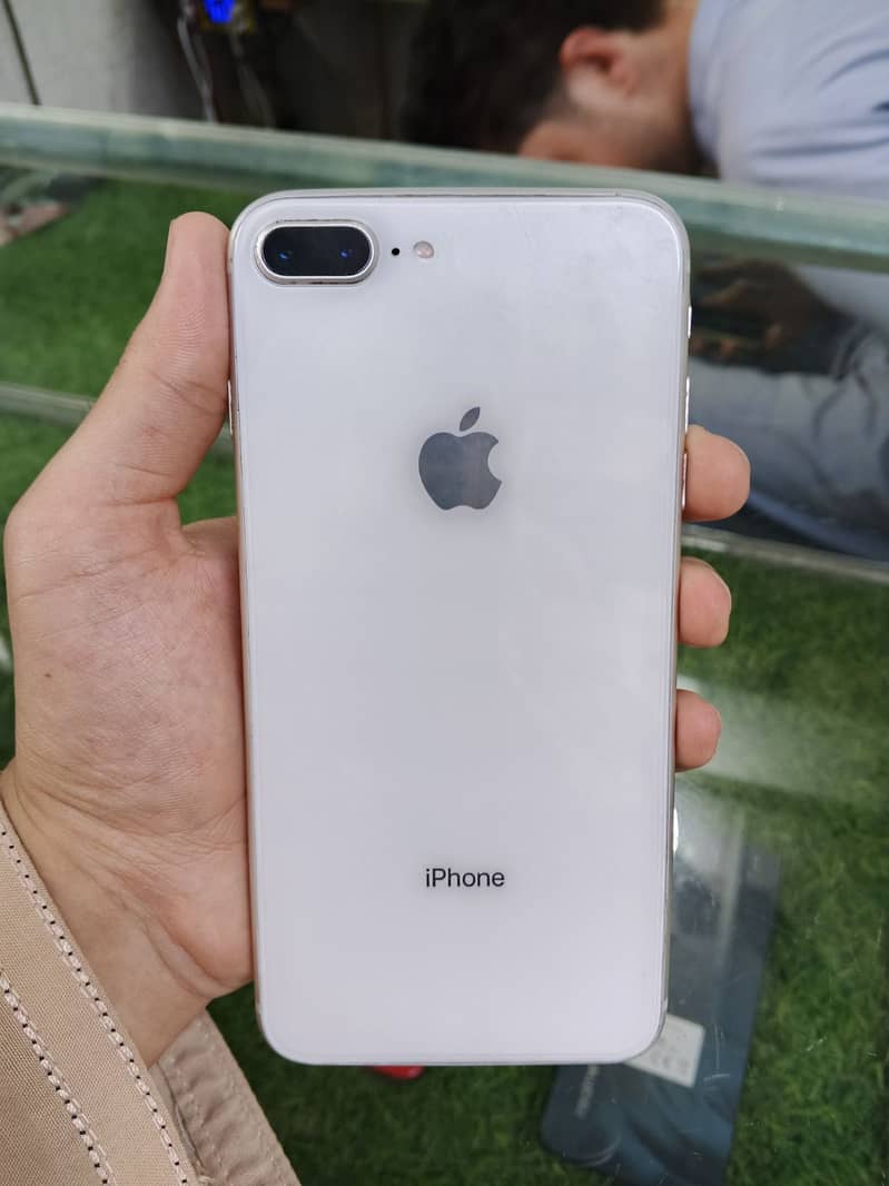 Apple iPhone 8 Plus 1