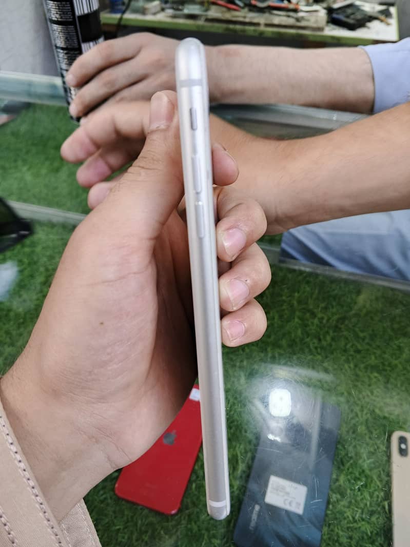 Apple iPhone 8 Plus 2