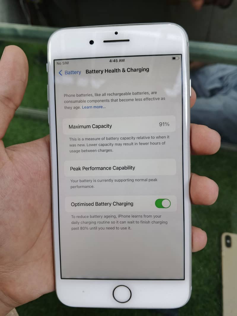 Apple iPhone 8 Plus 4