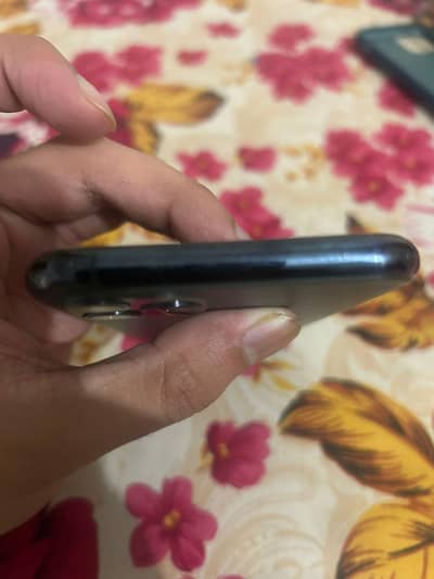 I phone 11pro (256gb)