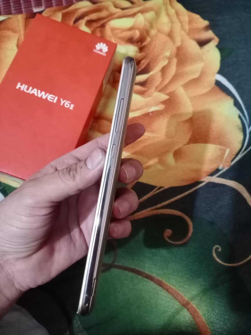 Huawei Y6 II 3