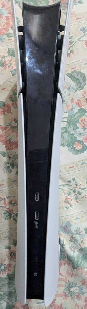 PS5 Slim Console Digital 1