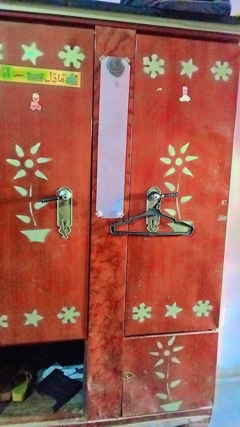 kapry wali almari 0