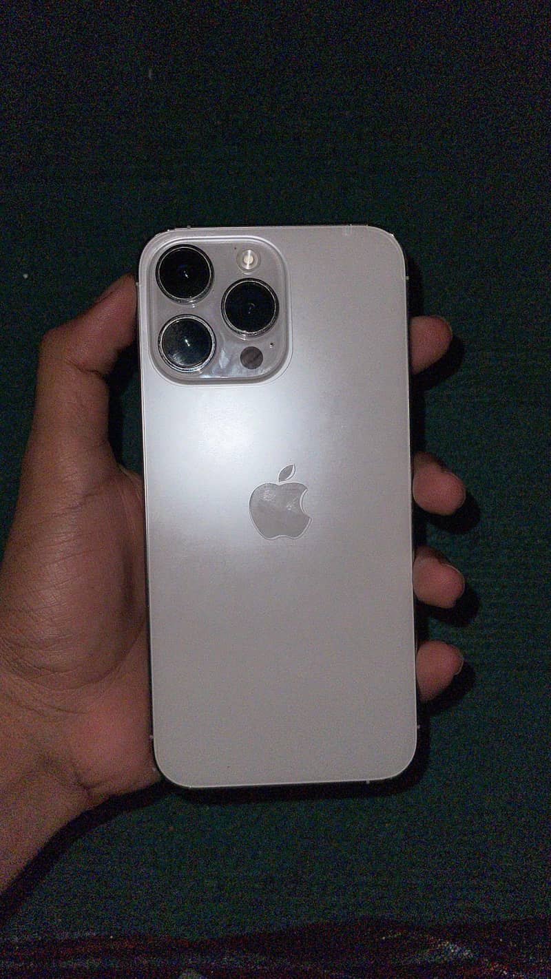 IPhone 14 pro max water proof. 0