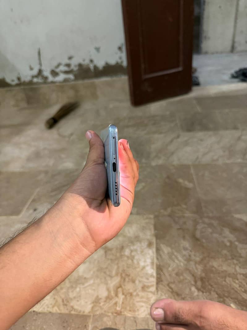 Vivo V29 4